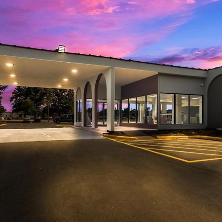 Hometowne Studios By Red Roof And Conference Center Chicago - N Aurora Naperville North Aurora Bagian luar foto