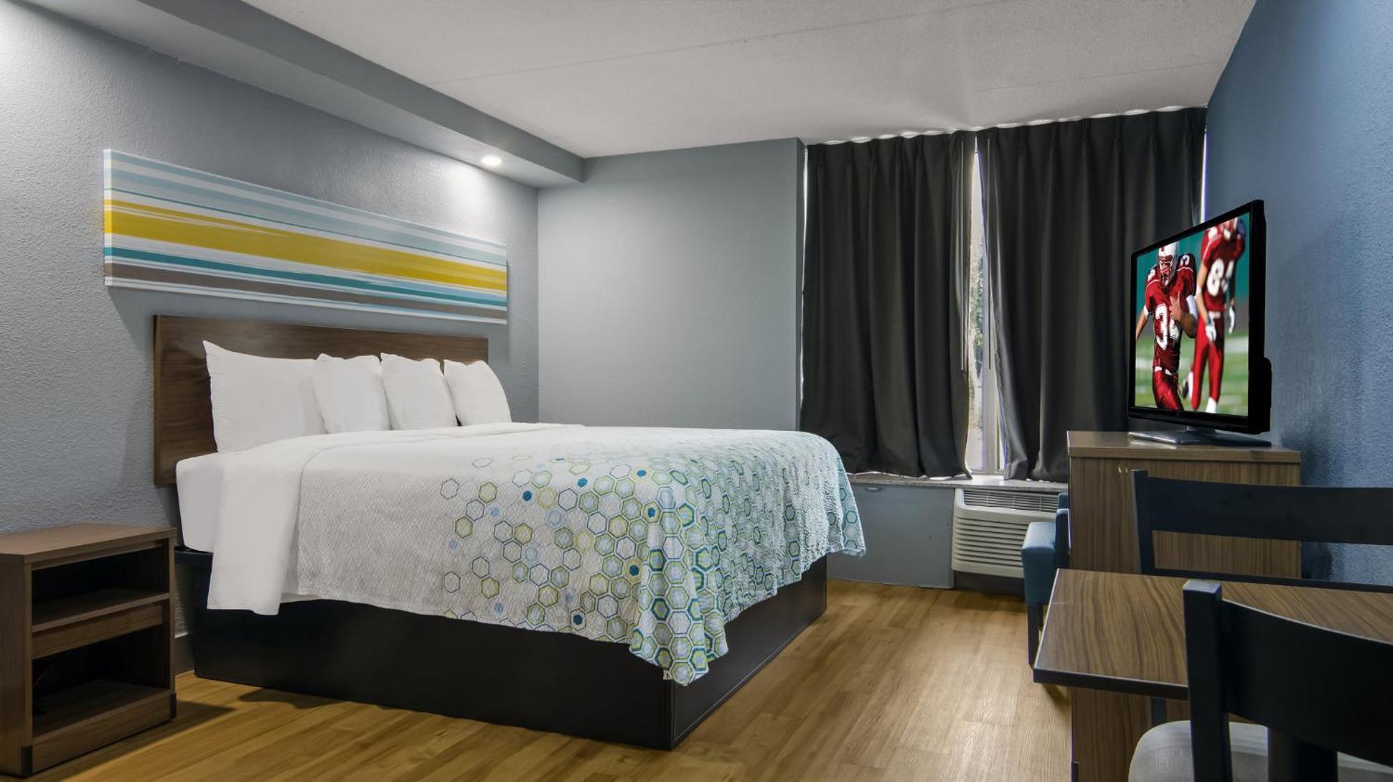 Hometowne Studios By Red Roof And Conference Center Chicago - N Aurora Naperville North Aurora Bagian luar foto
