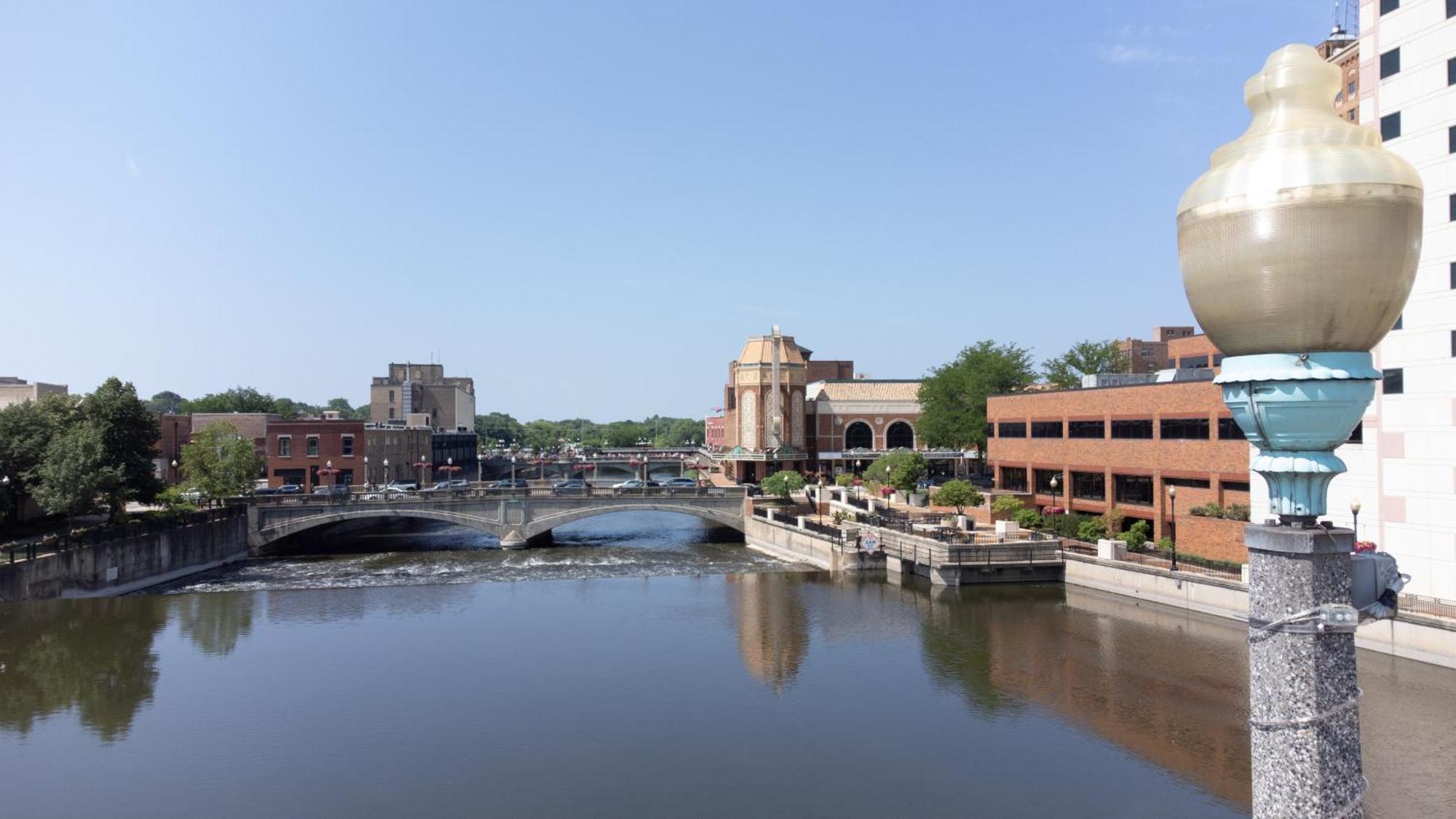 Hometowne Studios By Red Roof And Conference Center Chicago - N Aurora Naperville North Aurora Bagian luar foto