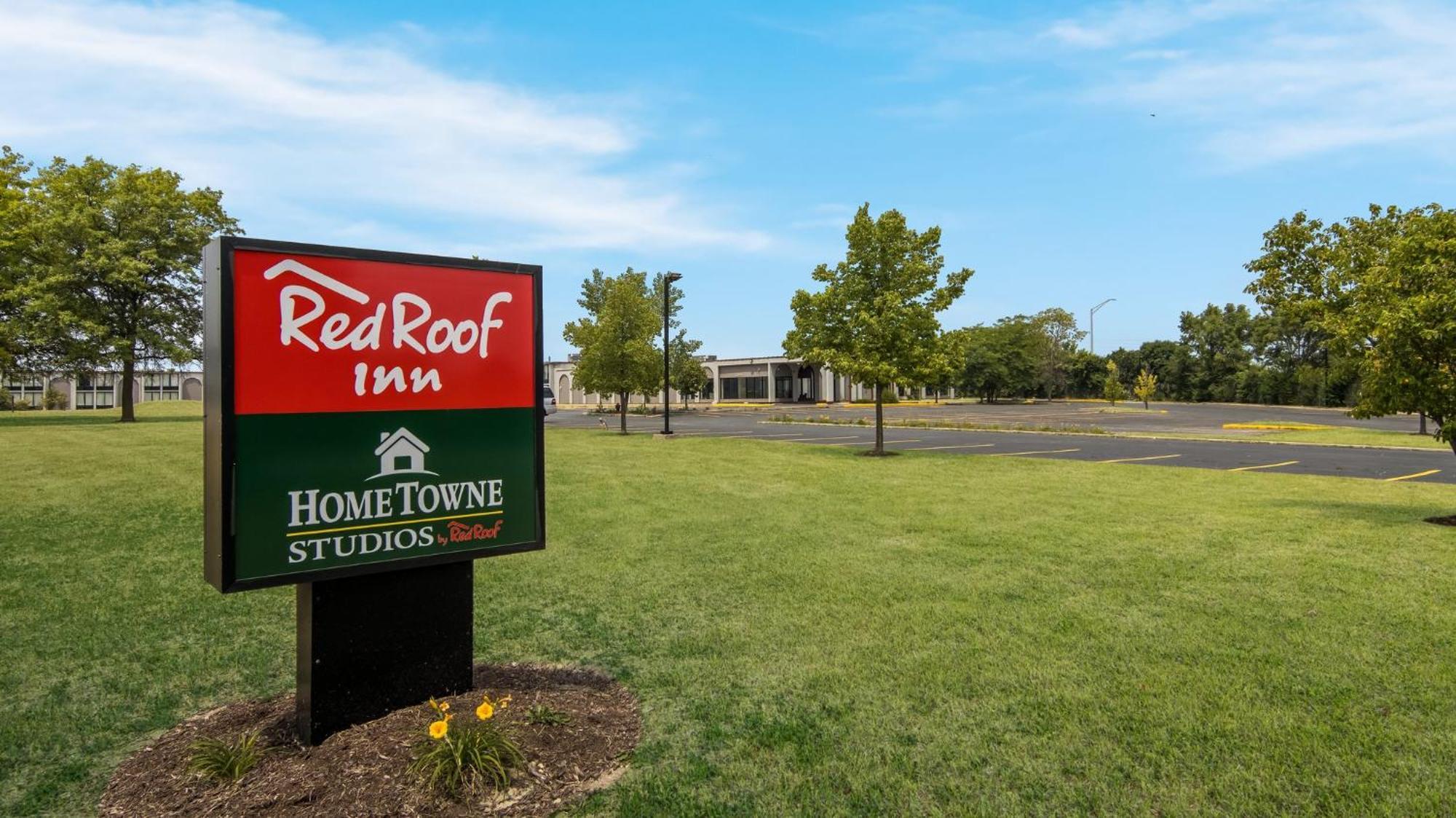Hometowne Studios By Red Roof And Conference Center Chicago - N Aurora Naperville North Aurora Bagian luar foto