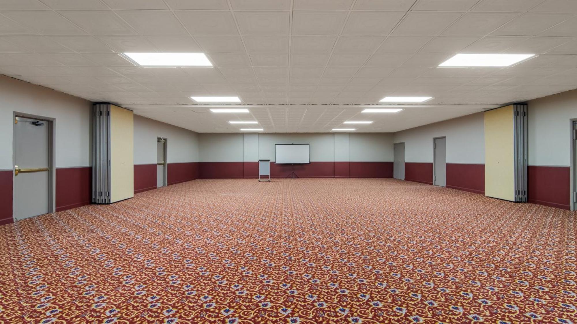 Hometowne Studios By Red Roof And Conference Center Chicago - N Aurora Naperville North Aurora Bagian luar foto